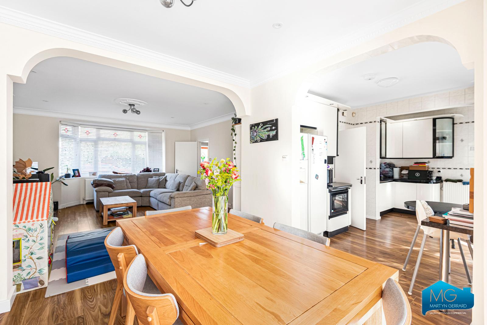 3 bedroom Semi-Detached House to rent - Martyn Gerrard