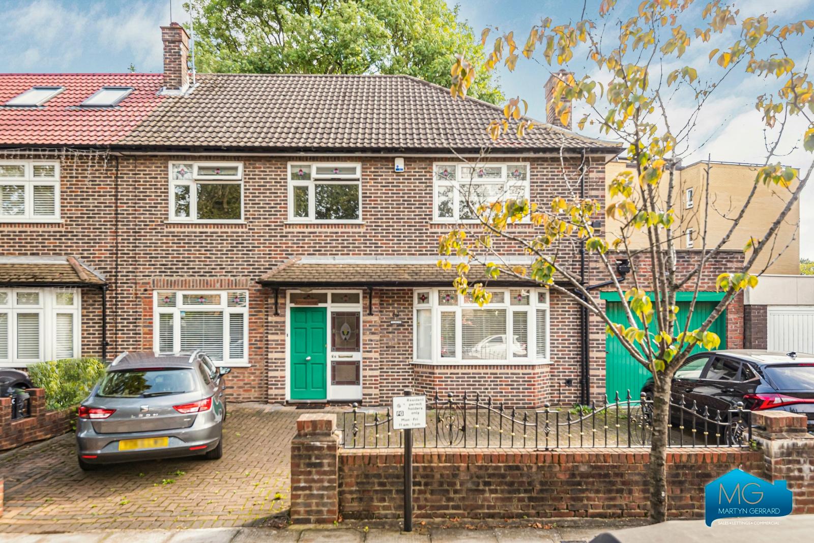 3 bedroom Semi-Detached House to rent - Martyn Gerrard