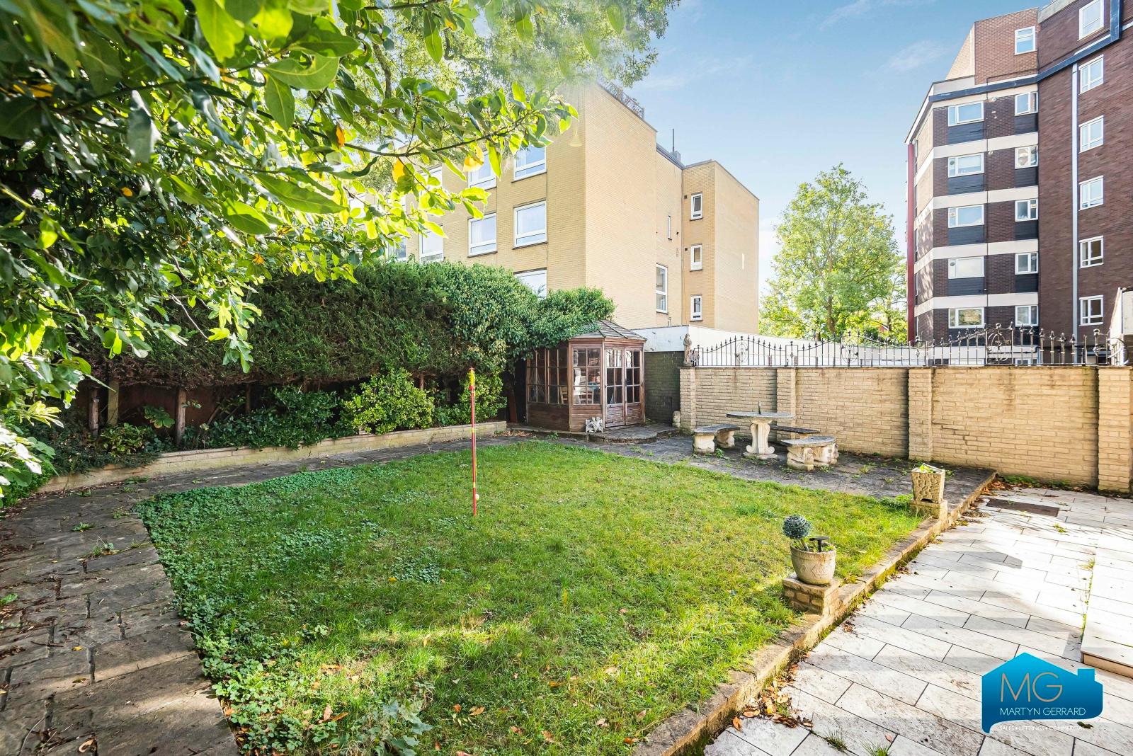 3 bedroom Semi-Detached House to rent - Martyn Gerrard