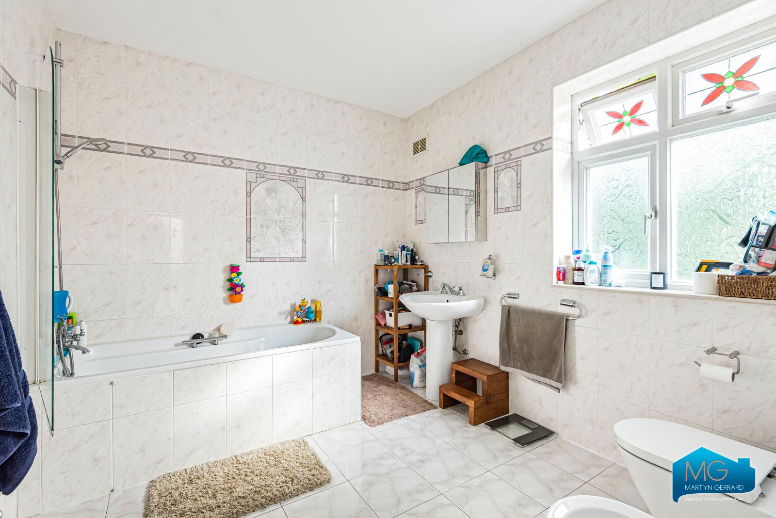 3 bedroom Semi-Detached House to rent - Martyn Gerrard