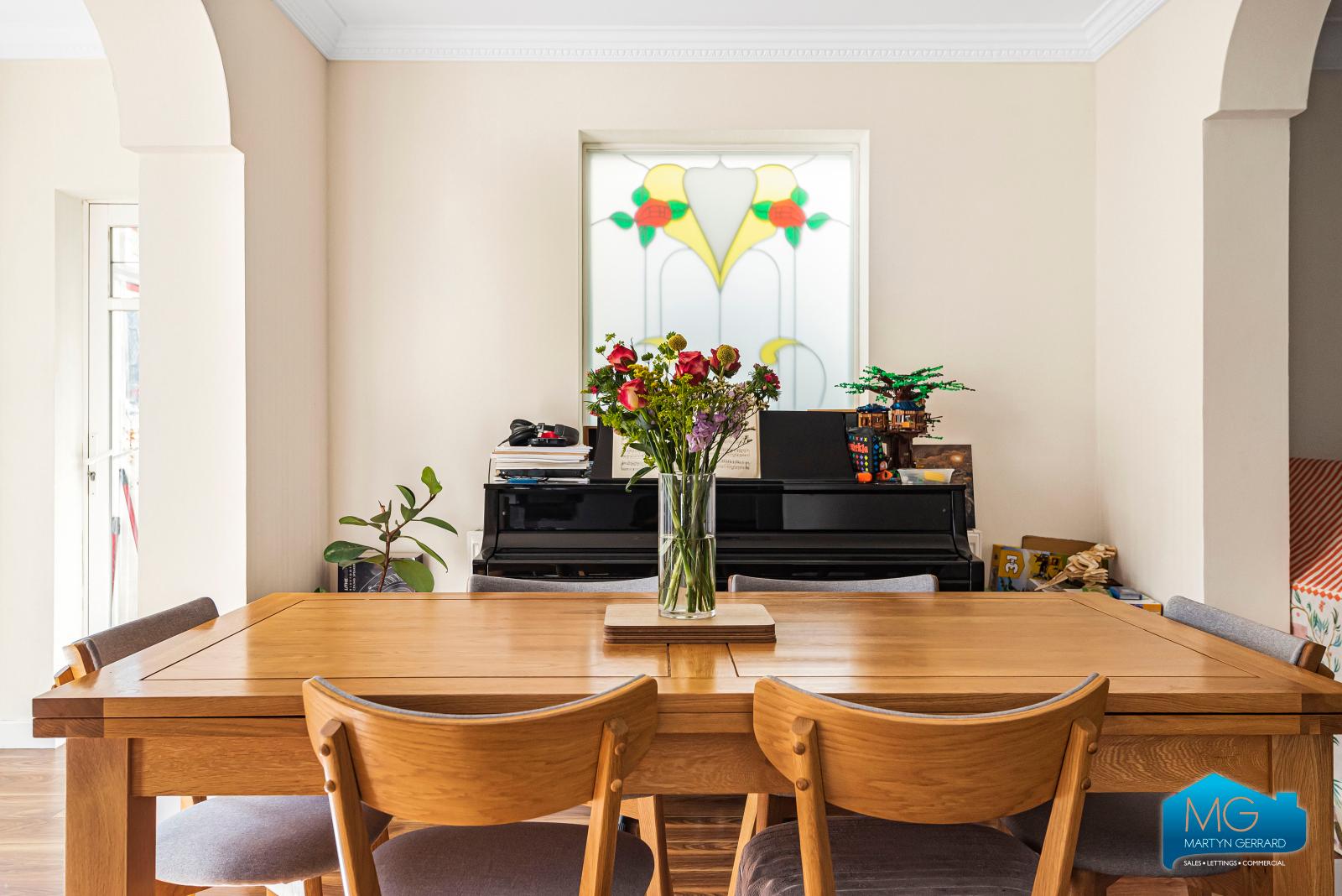 3 bedroom Semi-Detached House to rent - Martyn Gerrard