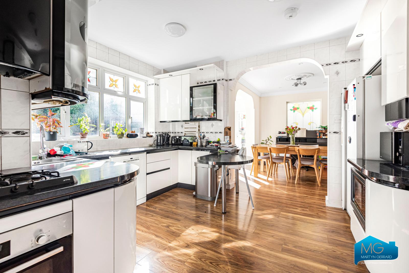 3 bedroom Semi-Detached House to rent - Martyn Gerrard