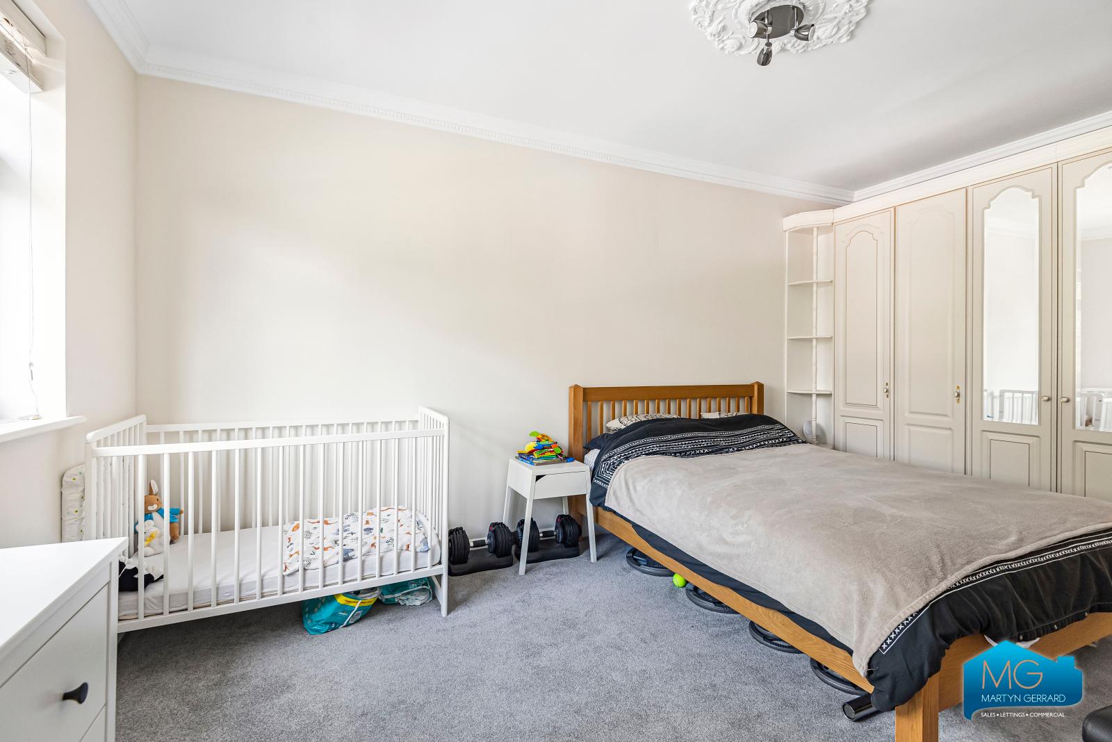3 bedroom Semi-Detached House to rent - Martyn Gerrard