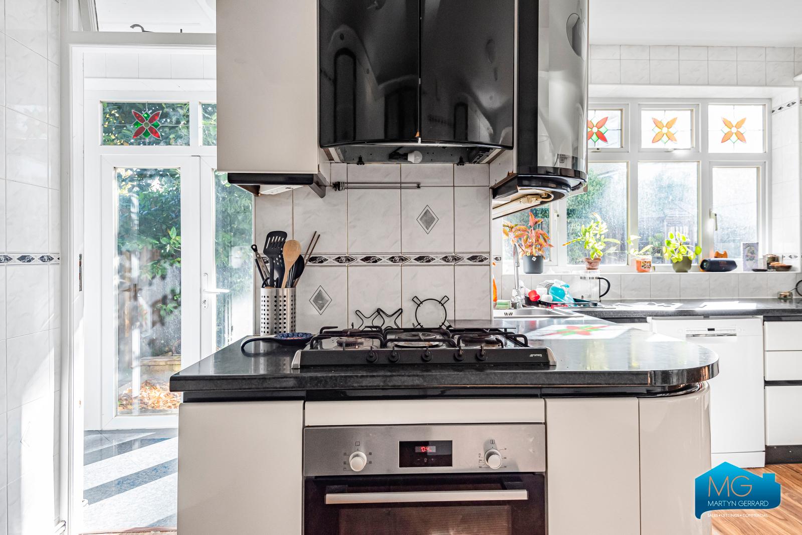 3 bedroom Semi-Detached House to rent - Martyn Gerrard