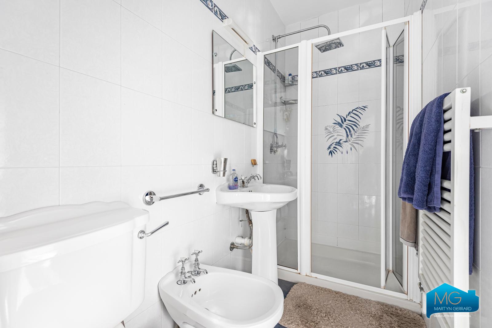 3 bedroom Semi-Detached House to rent - Martyn Gerrard