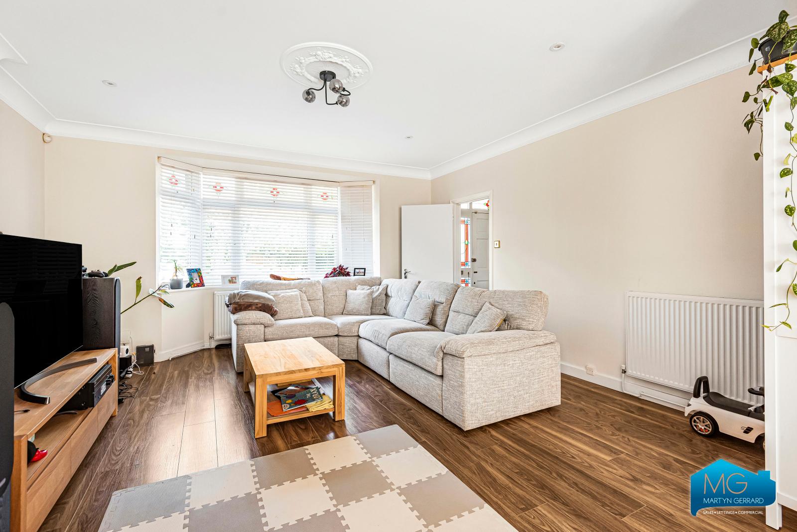 3 bedroom Semi-Detached House to rent - Martyn Gerrard