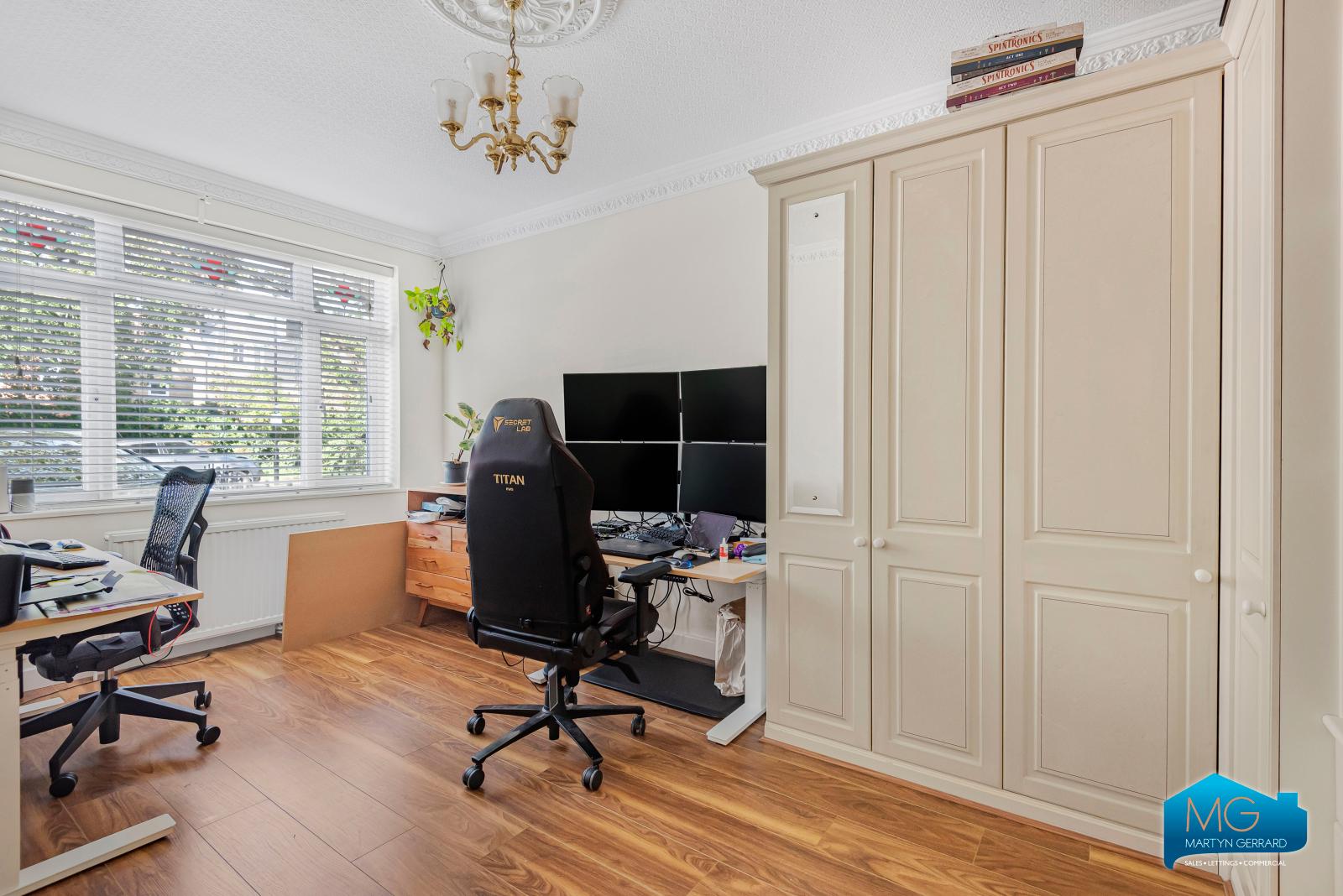 3 bedroom Semi-Detached House to rent - Martyn Gerrard