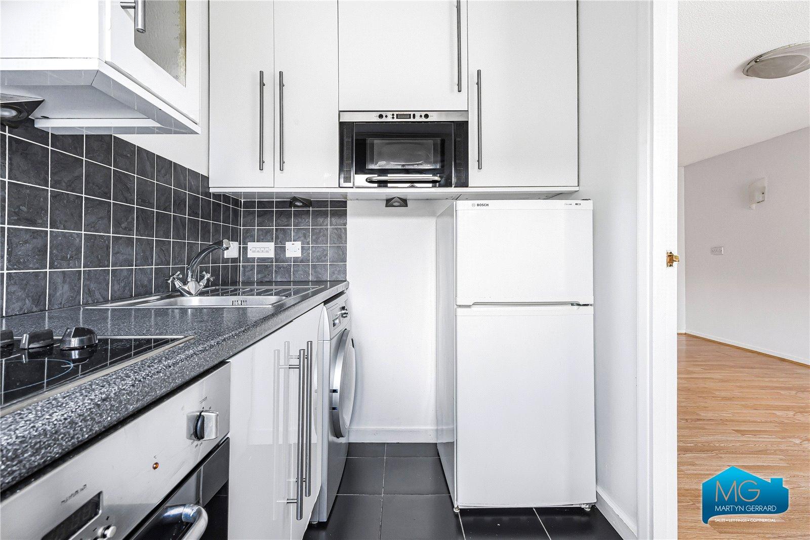 2 bedroom Apartment to rent - Martyn Gerrard