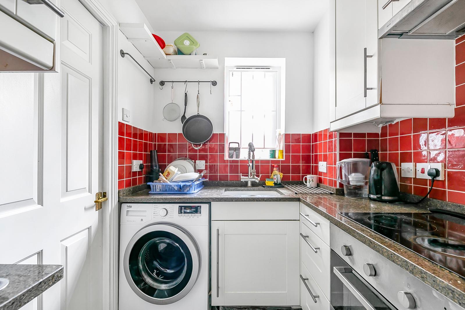 1 bedroom Ground Floor Flat to rent - Martyn Gerrard