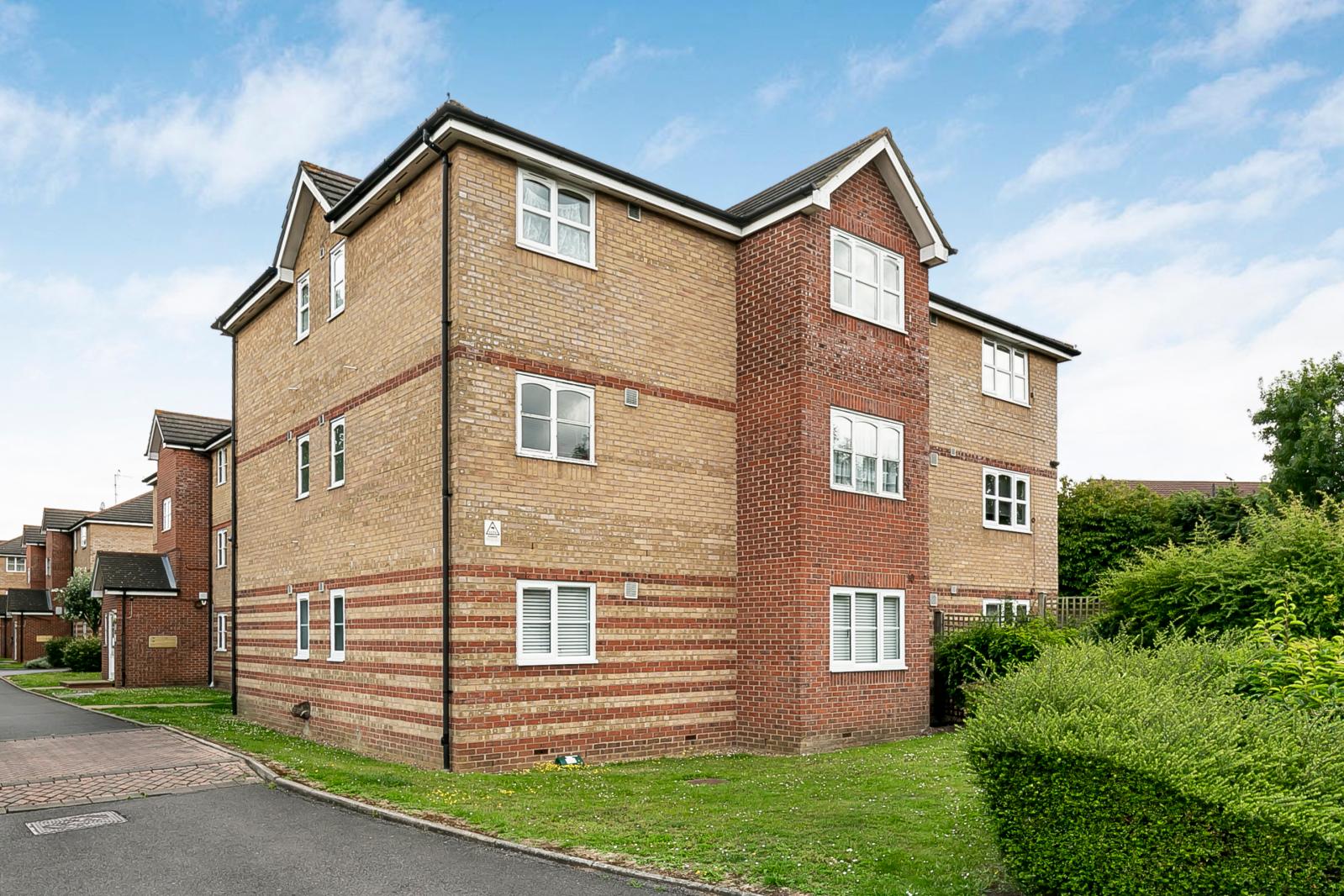 1 bedroom Ground Floor Flat to rent - Martyn Gerrard