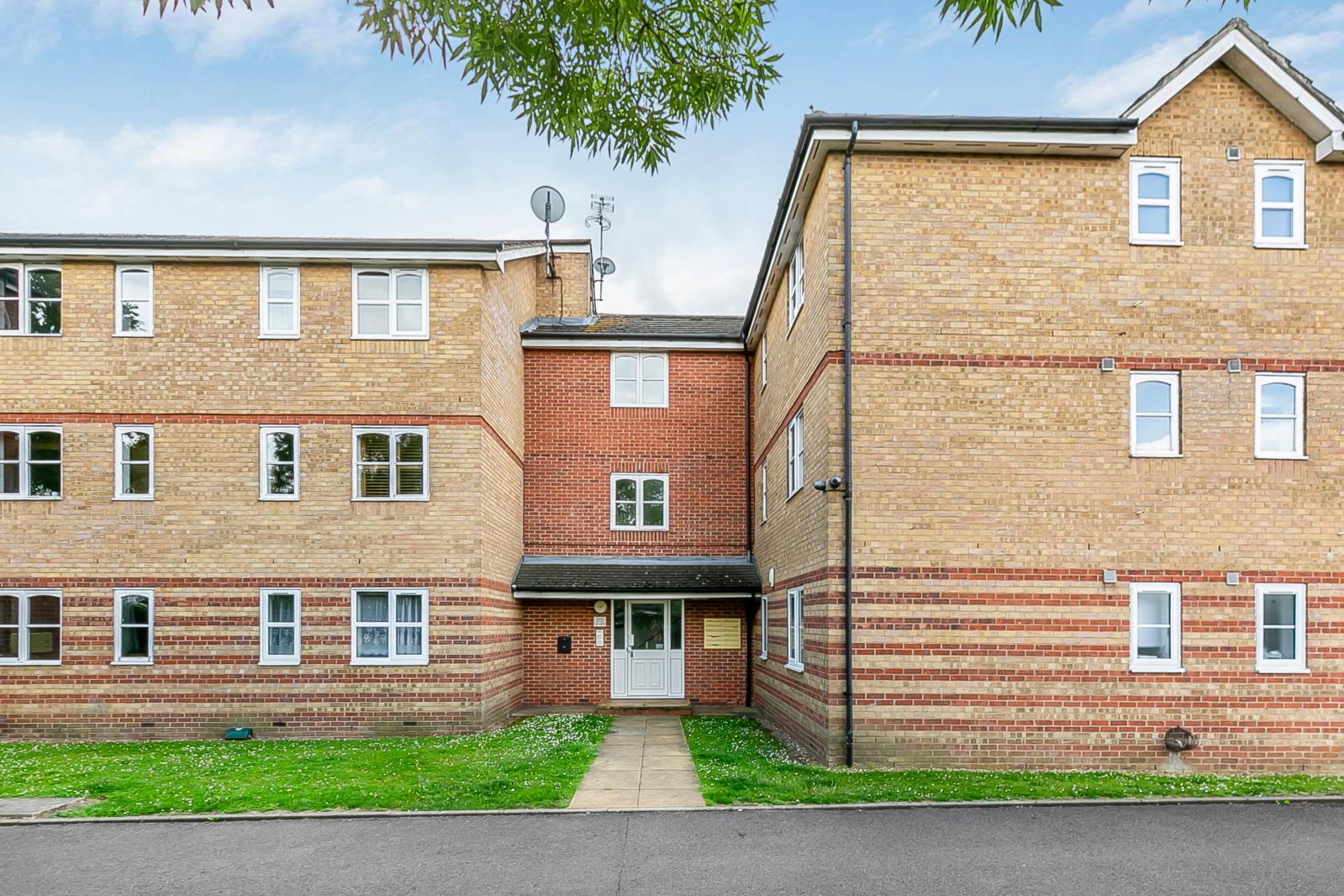 1 bedroom Ground Floor Flat to rent - Martyn Gerrard