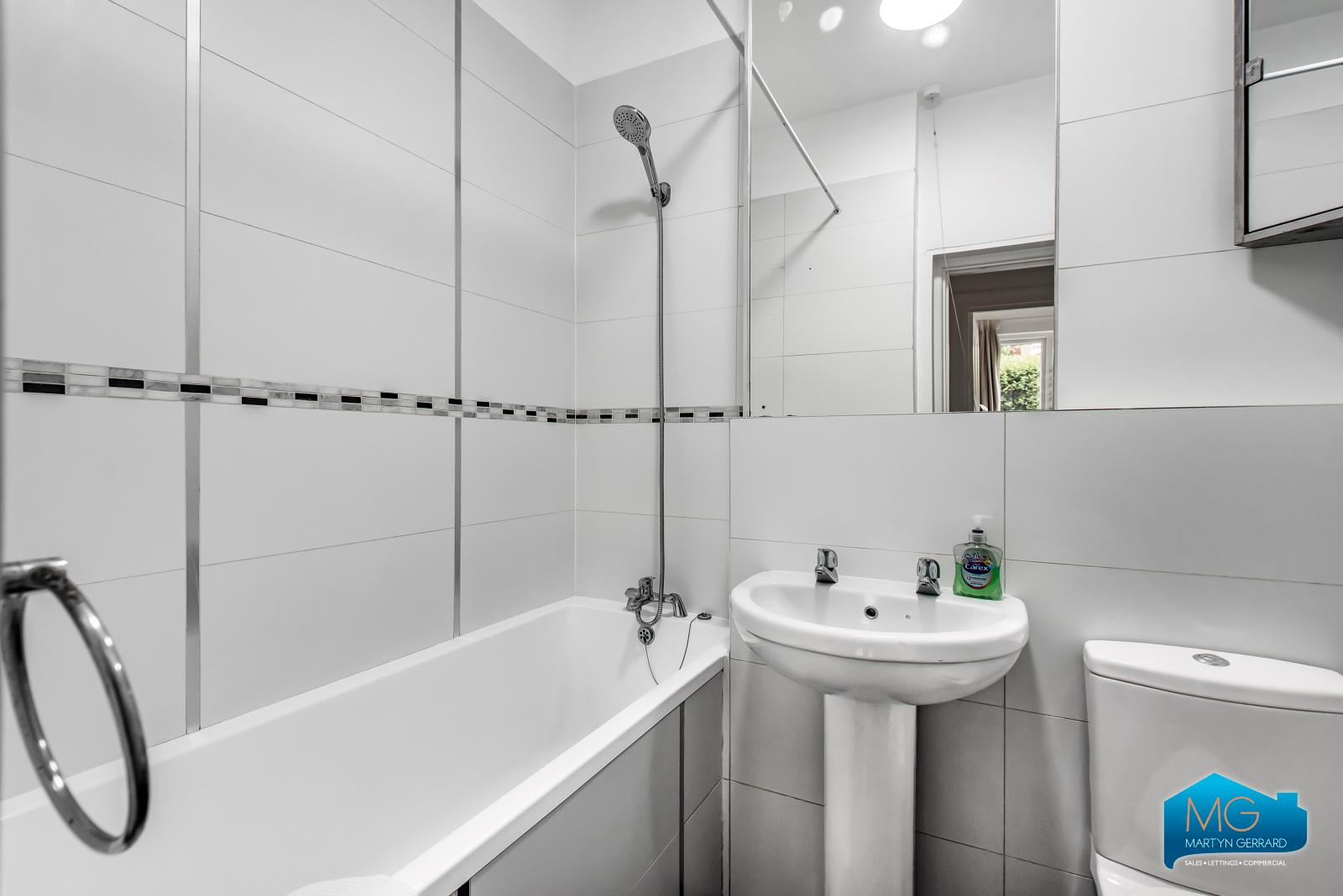 1 bedroom Ground Floor Flat to rent - Martyn Gerrard