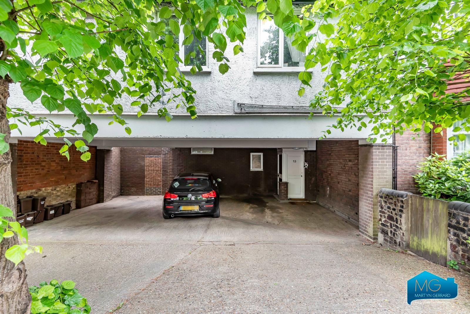 1 bedroom Ground Floor Flat to rent - Martyn Gerrard
