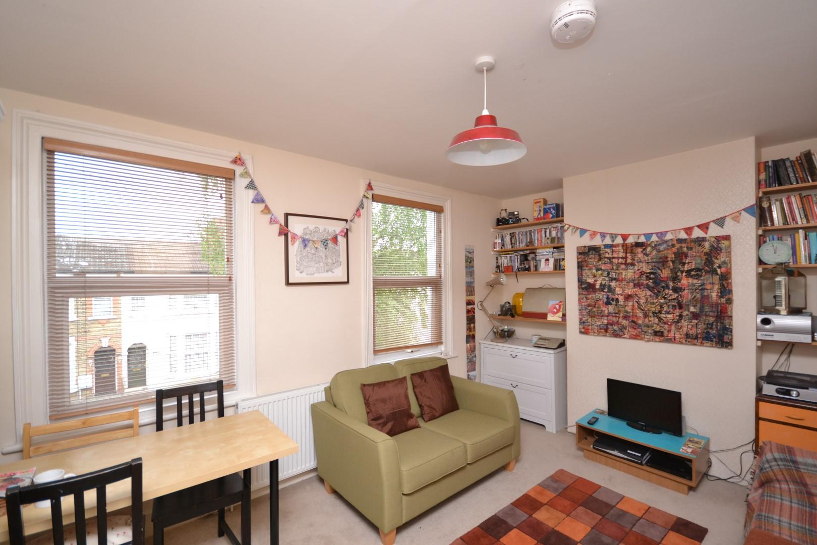 2 bedroom Apartment to rent - Martyn Gerrard