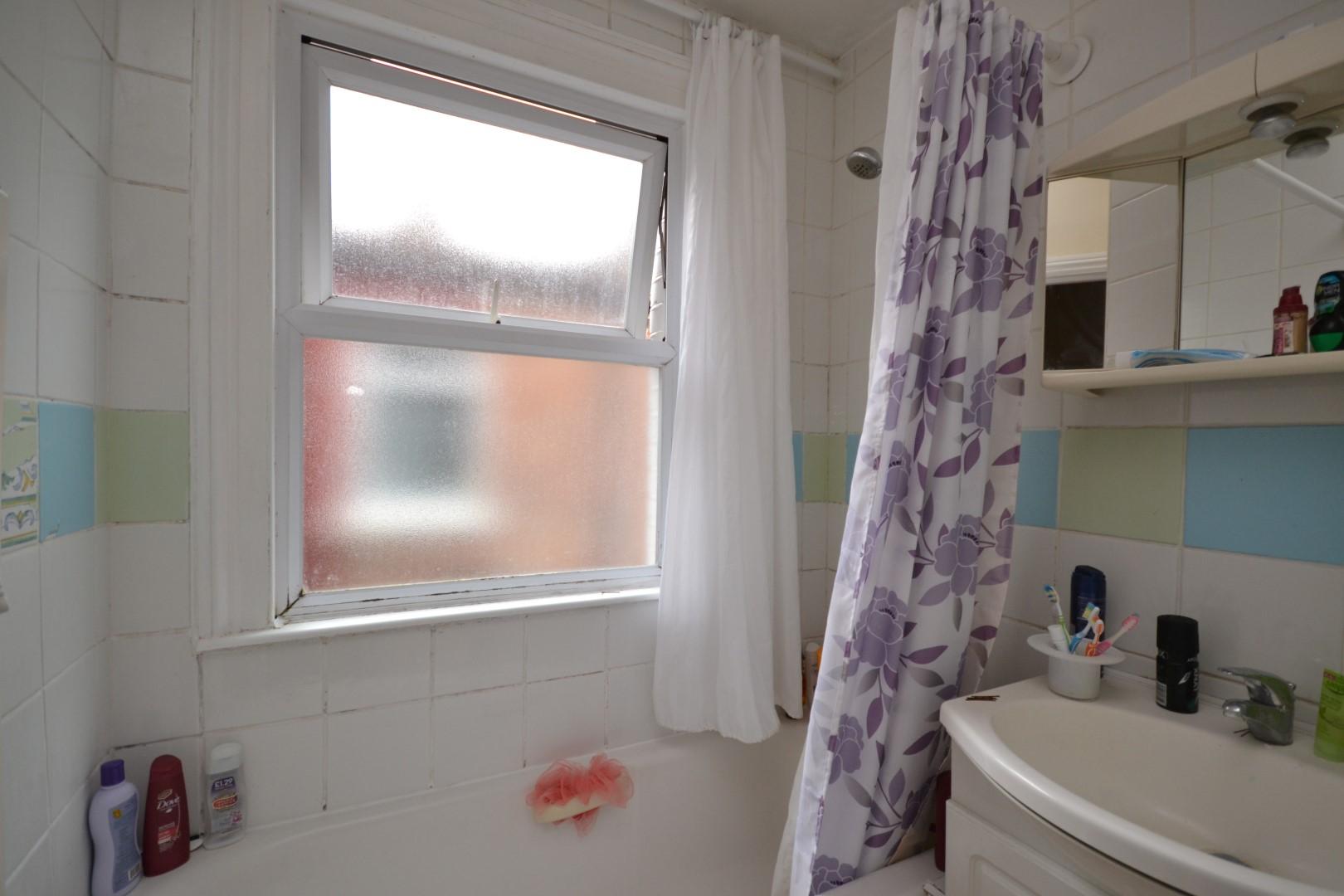 2 bedroom Apartment to rent - Martyn Gerrard