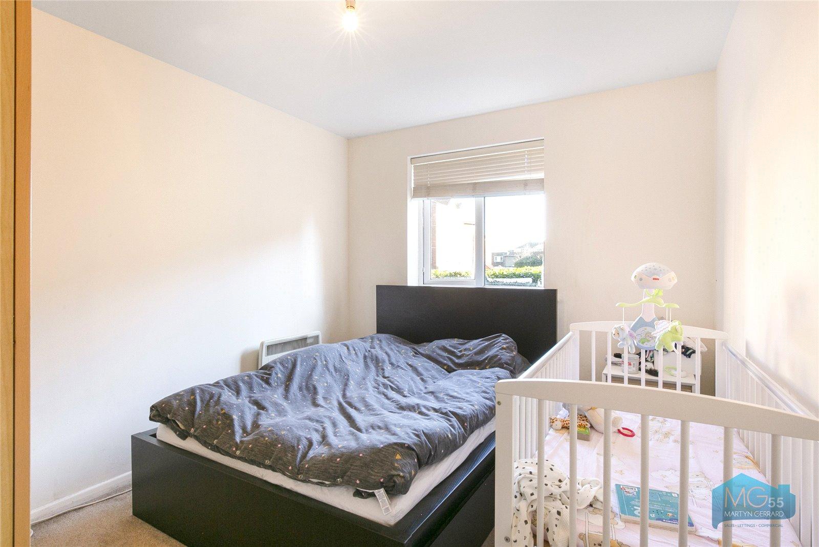 2 bedroom Ground Floor Flat to rent - Martyn Gerrard