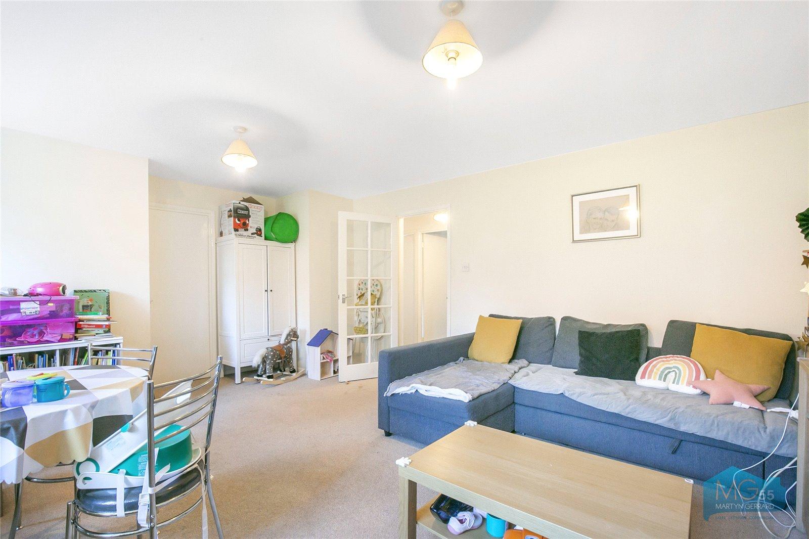 2 bedroom Ground Floor Flat to rent - Martyn Gerrard