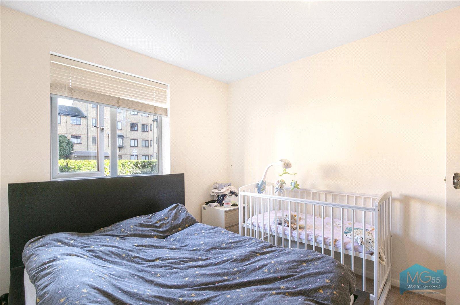 2 bedroom Ground Floor Flat to rent - Martyn Gerrard