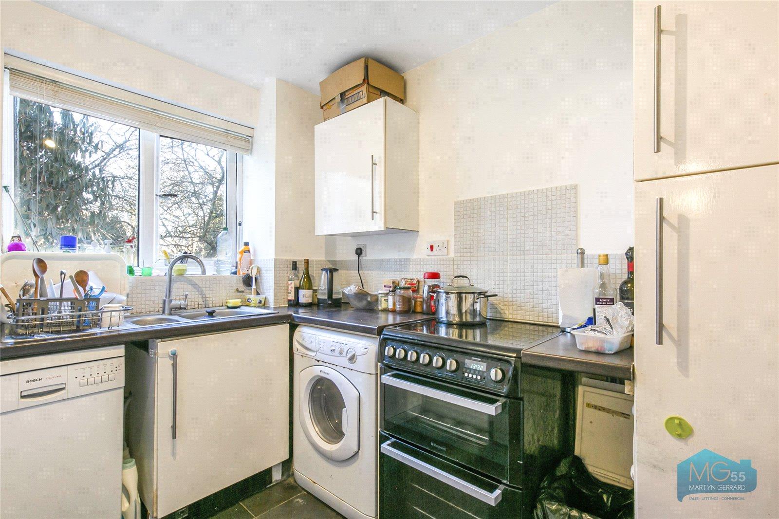 2 bedroom Ground Floor Flat to rent - Martyn Gerrard