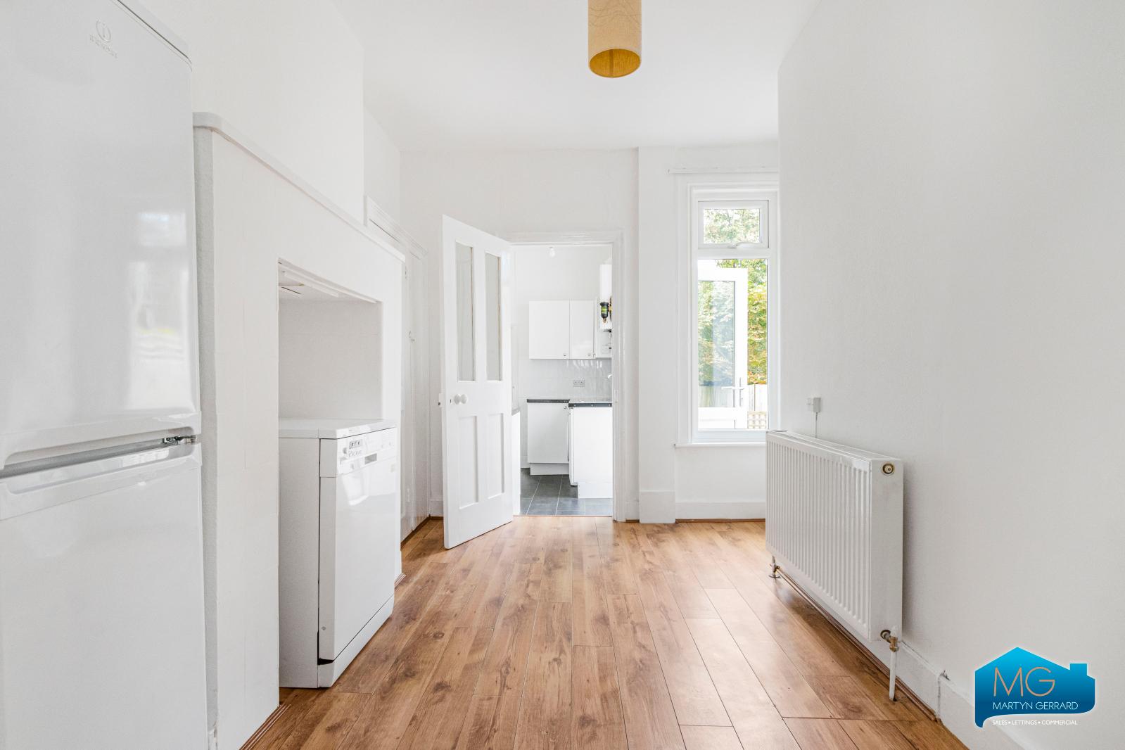 4 bedroom Terraced House to rent - Martyn Gerrard