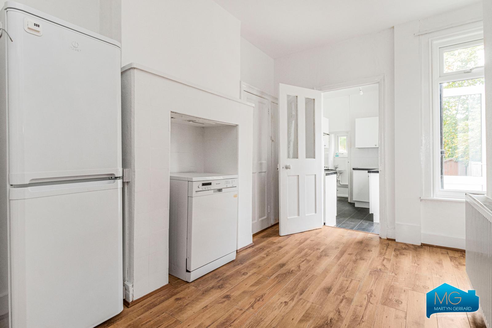 4 bedroom Terraced House to rent - Martyn Gerrard