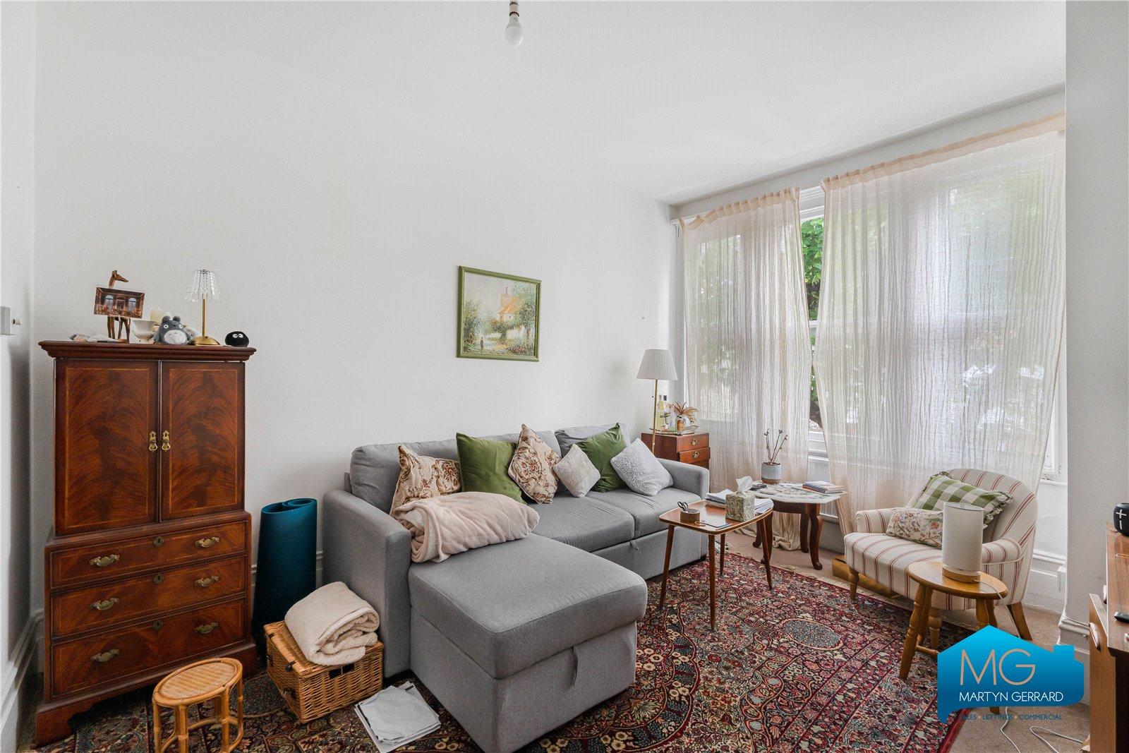 2 bedroom Apartment to rent - Martyn Gerrard