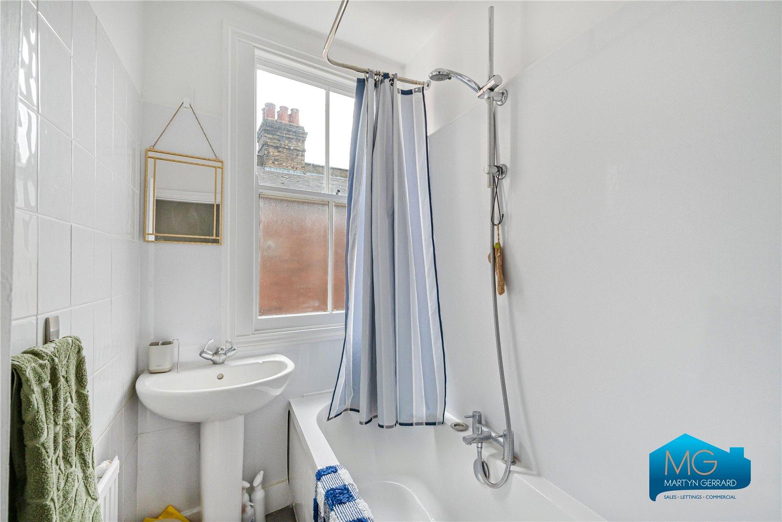 2 bedroom Apartment to rent - Martyn Gerrard