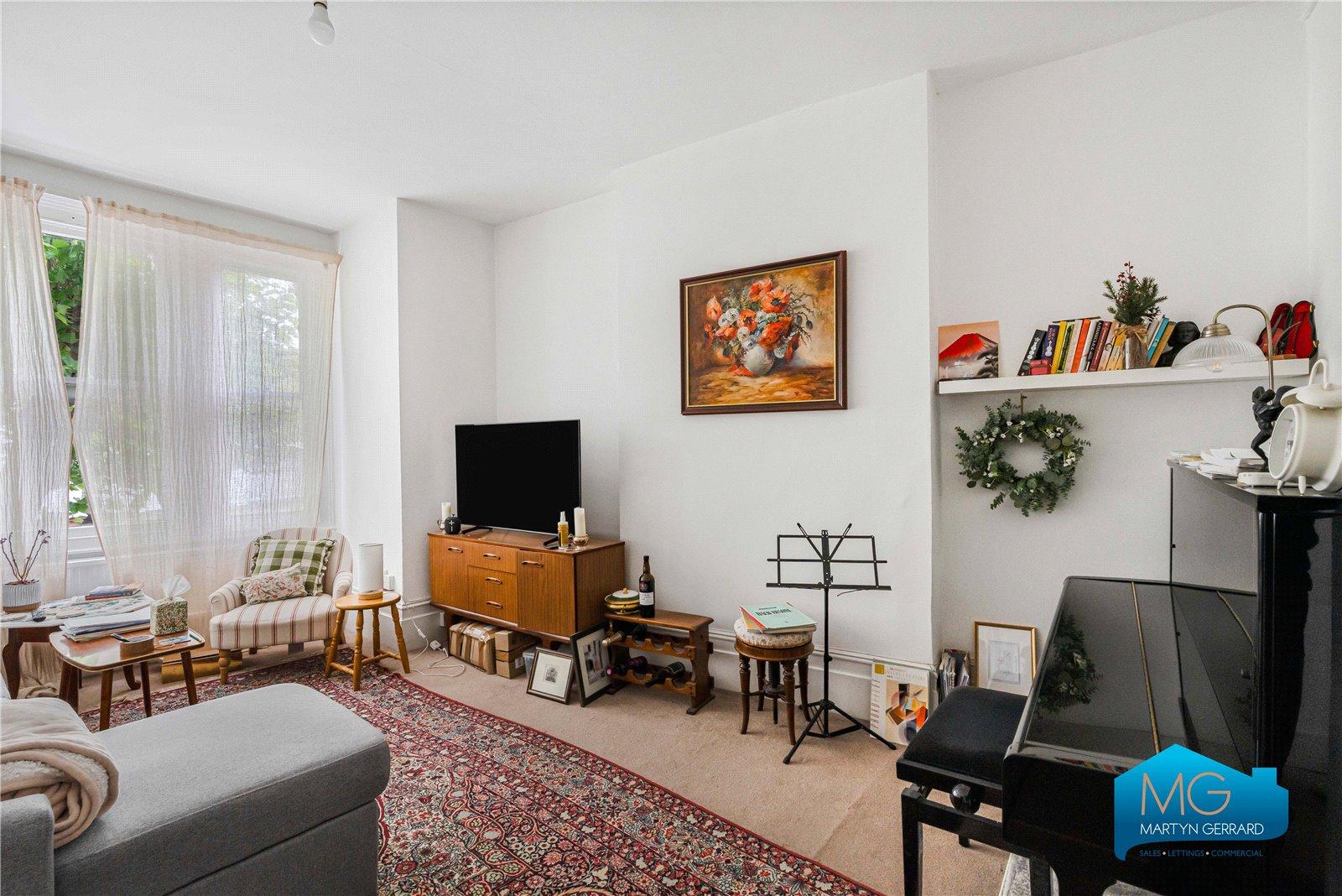 2 bedroom Apartment to rent - Martyn Gerrard