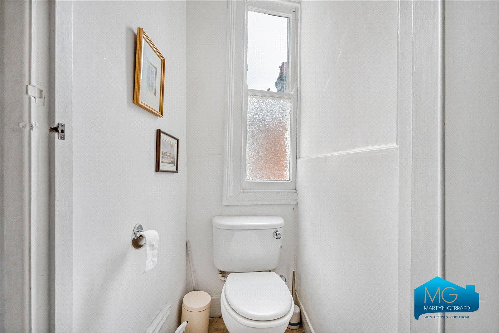 2 bedroom Apartment to rent - Martyn Gerrard