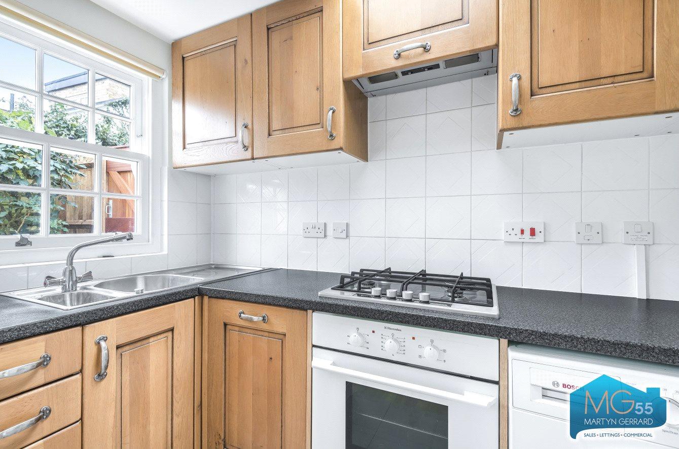 2 bedroom House to rent + ' - Martyn Gerrard