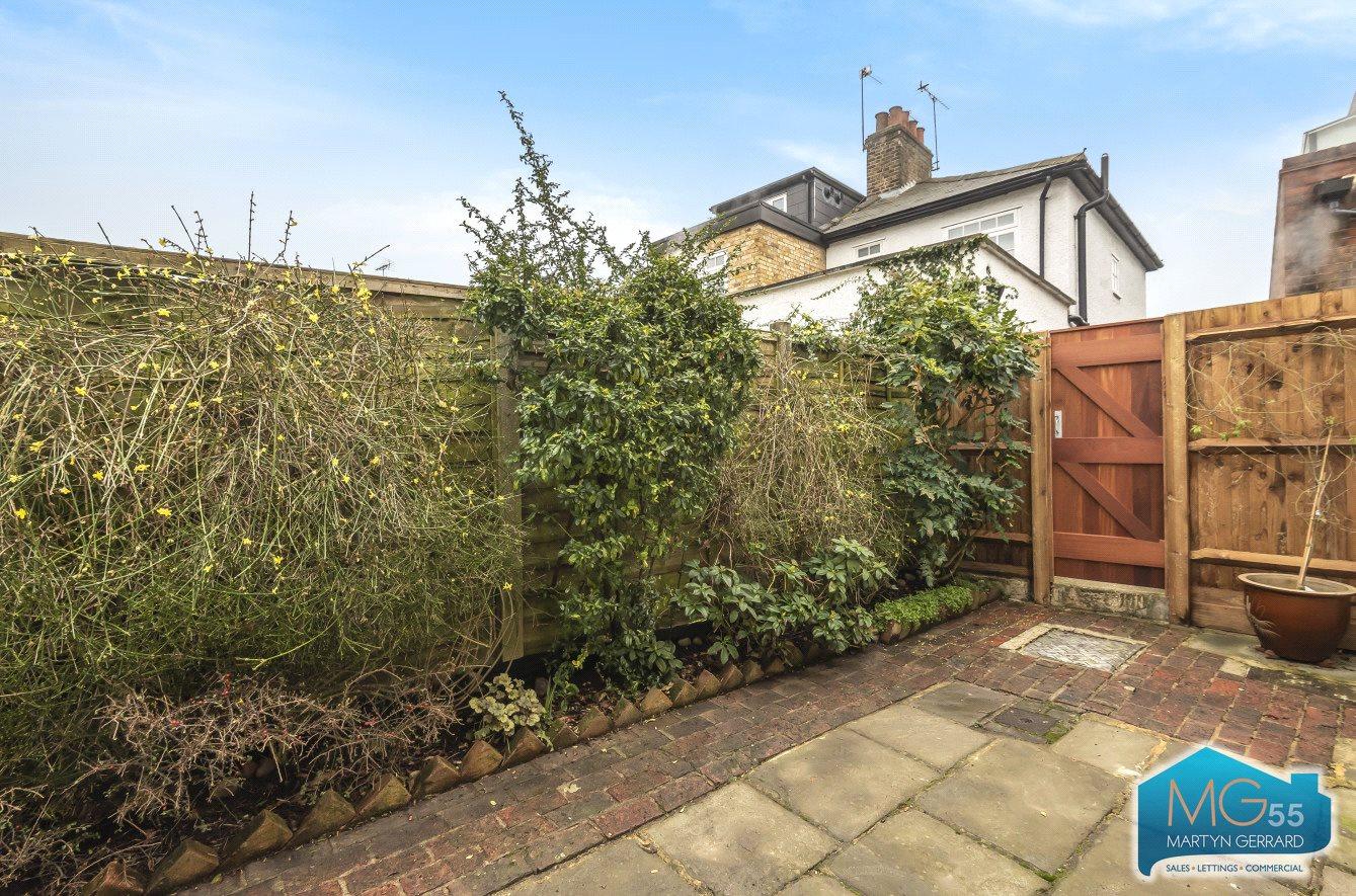 2 bedroom House to rent - Martyn Gerrard