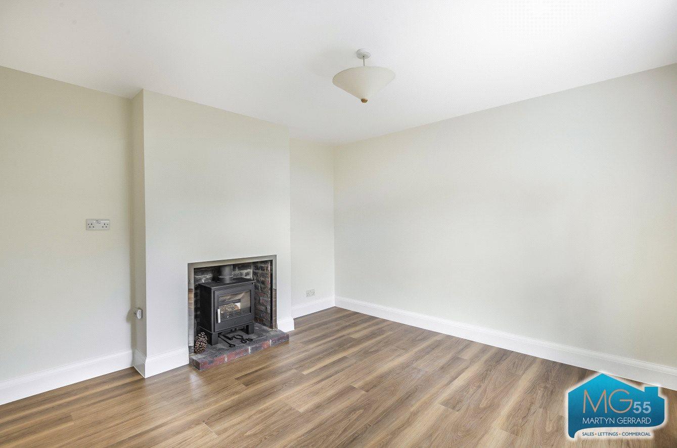 2 bedroom House to rent - Martyn Gerrard