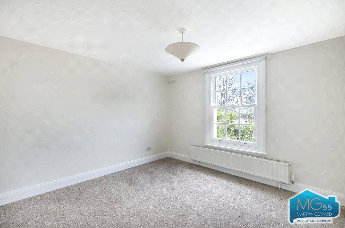 2 bedroom House to rent - Martyn Gerrard