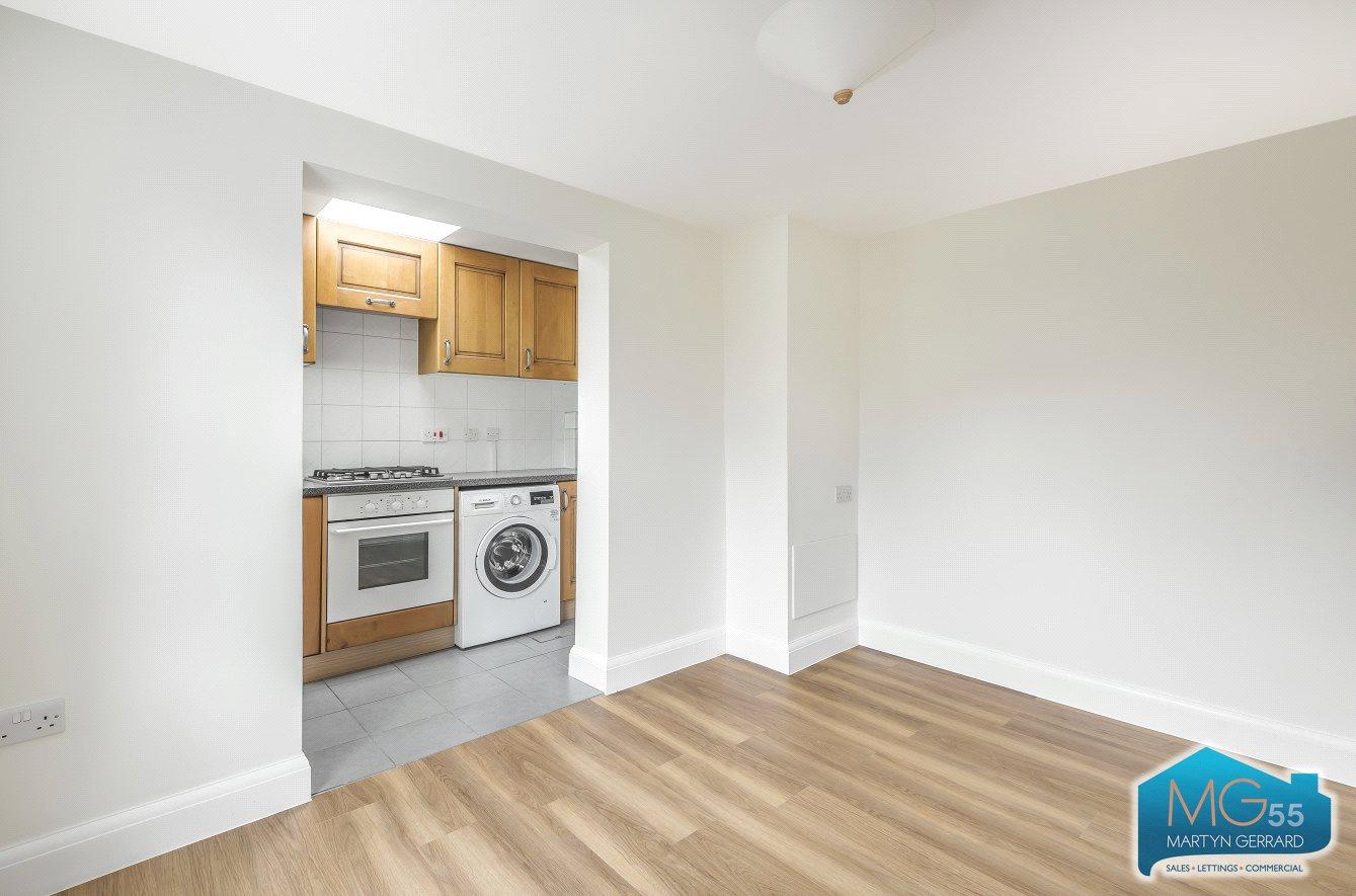 2 bedroom House to rent + ' - Martyn Gerrard