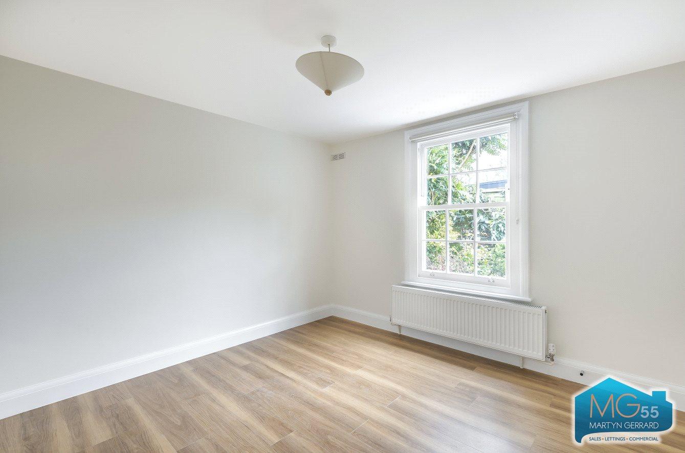 2 bedroom House to rent - Martyn Gerrard