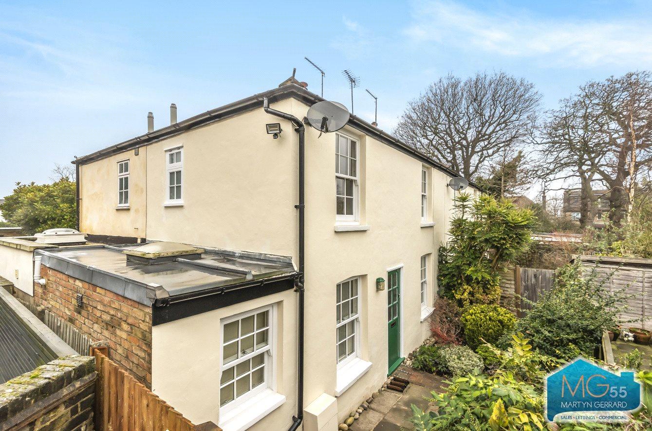 2 bedroom House to rent - Martyn Gerrard