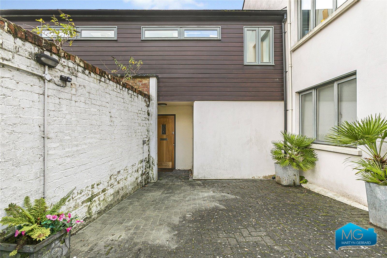 2 bedroom Terraced House to rent - Martyn Gerrard