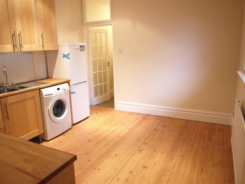 2 bedroom Ground Floor Flat to rent - Martyn Gerrard