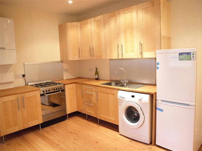 2 bedroom Ground Floor Flat to rent - Martyn Gerrard