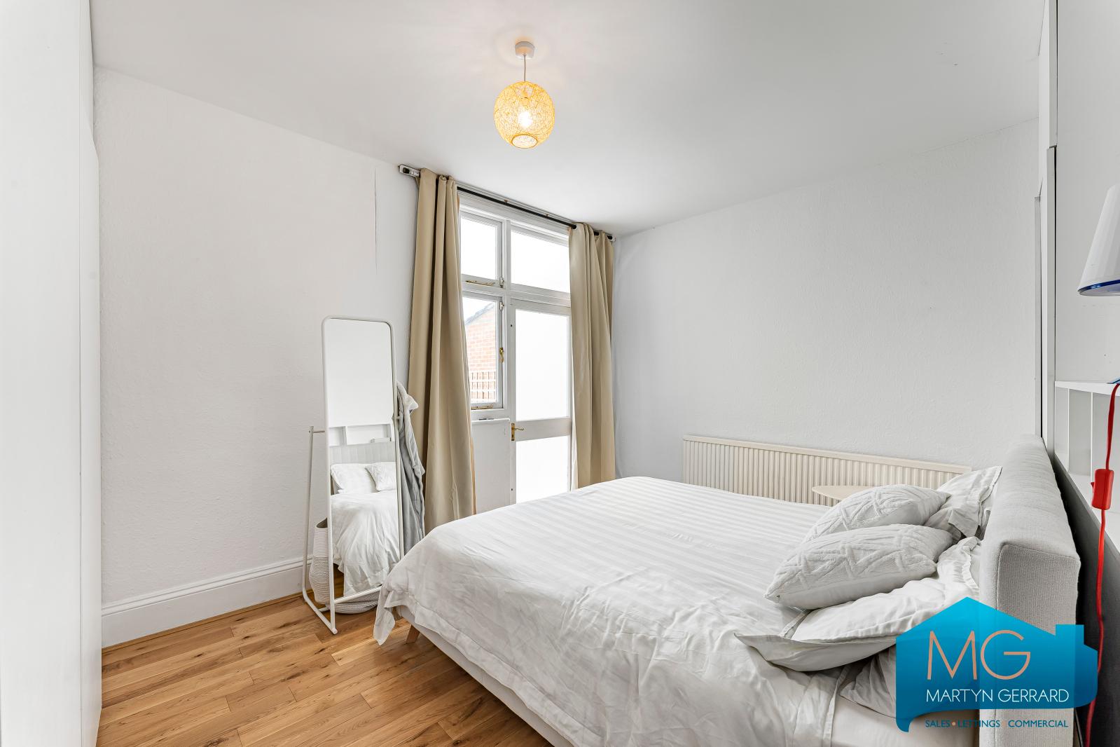 2 bedroom Ground Floor Flat to rent - Martyn Gerrard