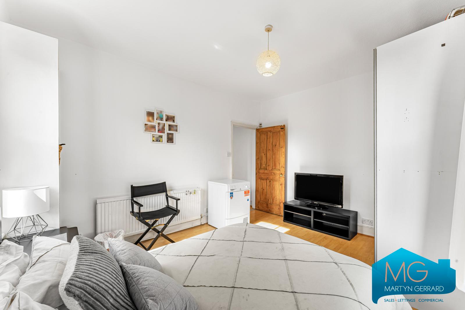 2 bedroom Ground Floor Flat to rent - Martyn Gerrard