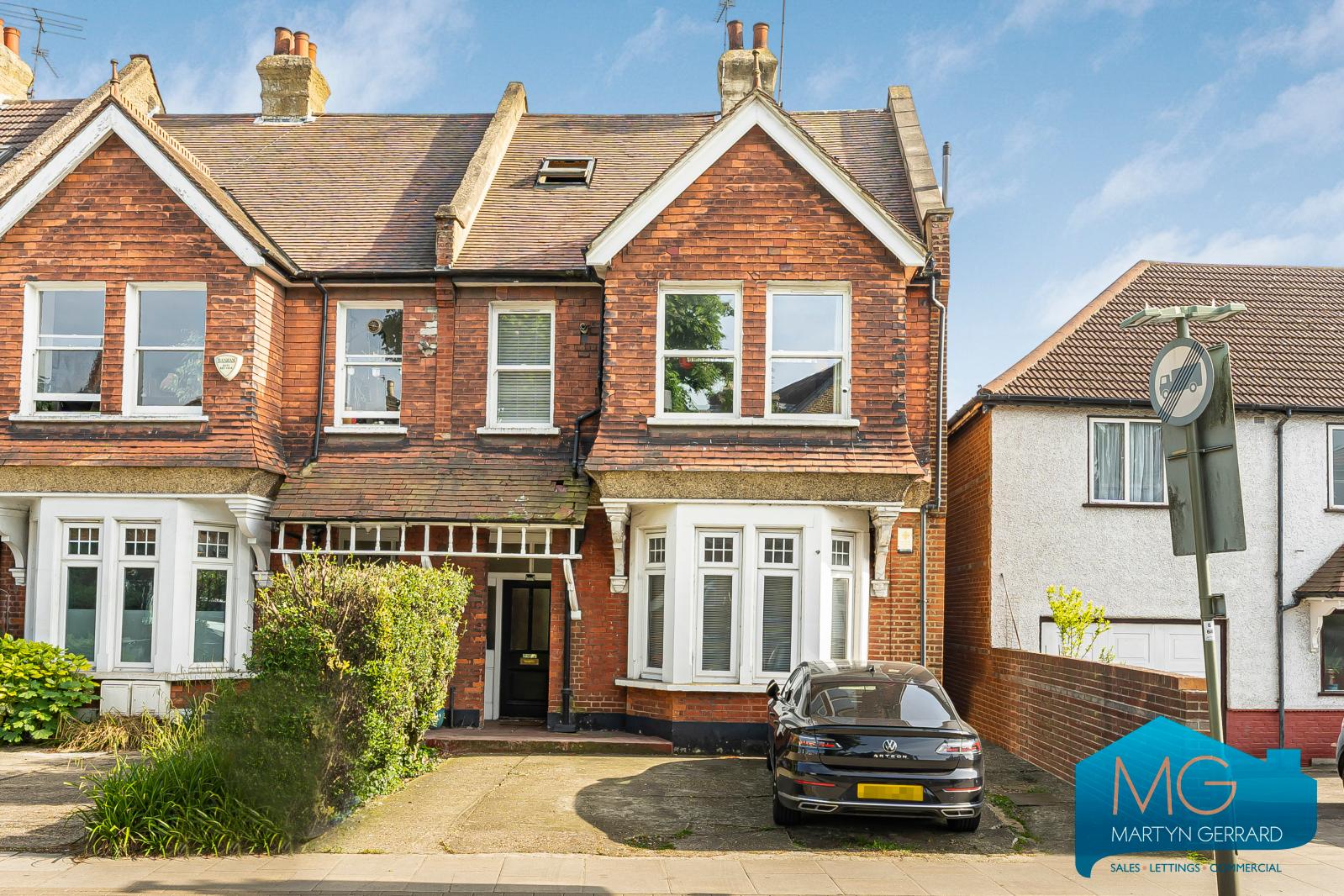 2 bedroom Ground Floor Flat to rent - Martyn Gerrard