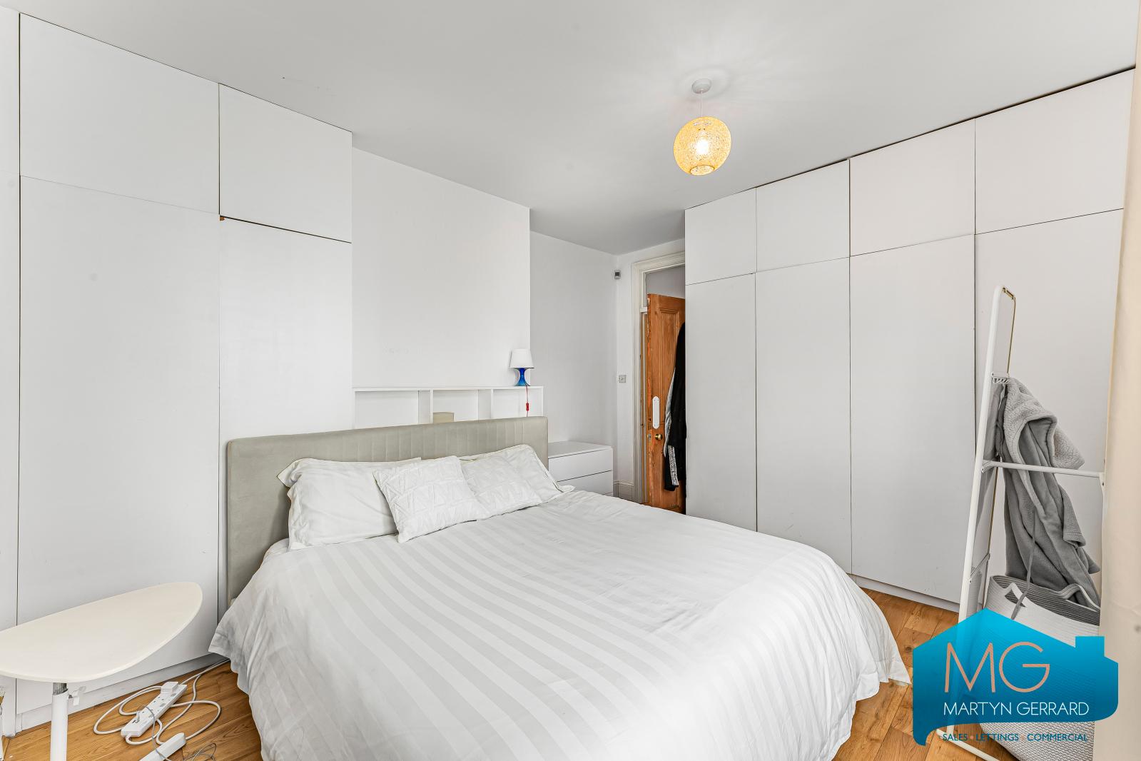 2 bedroom Ground Floor Flat to rent - Martyn Gerrard