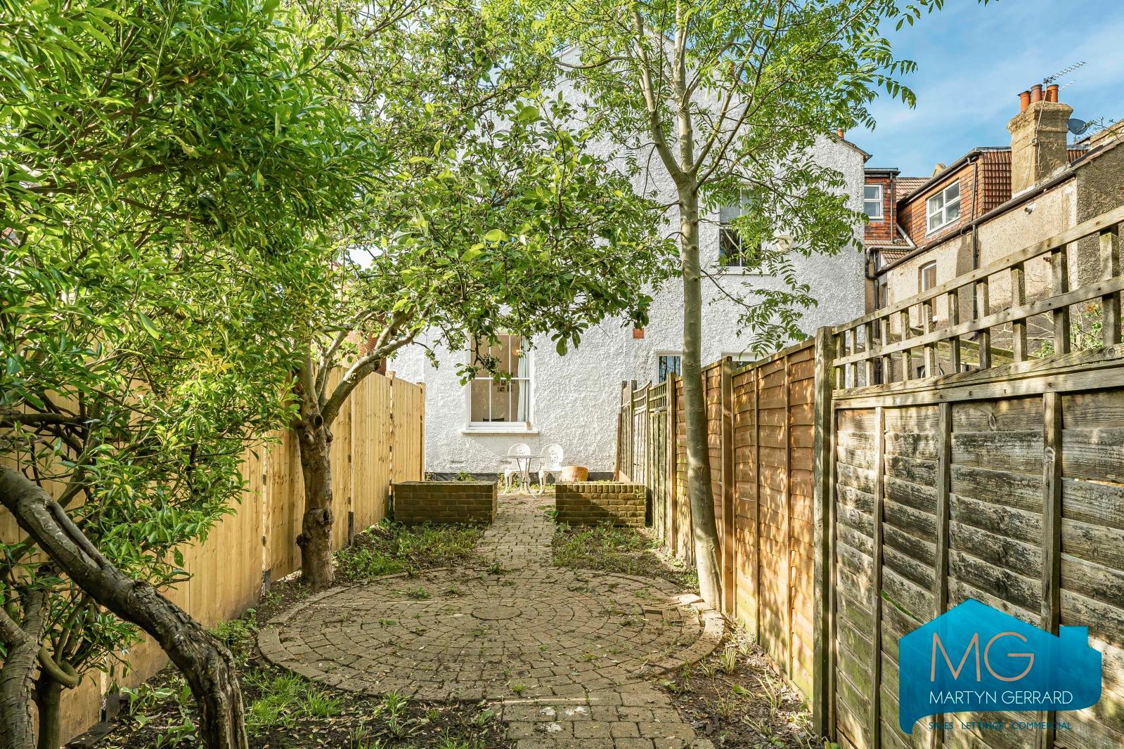 2 bedroom Ground Floor Flat to rent - Martyn Gerrard