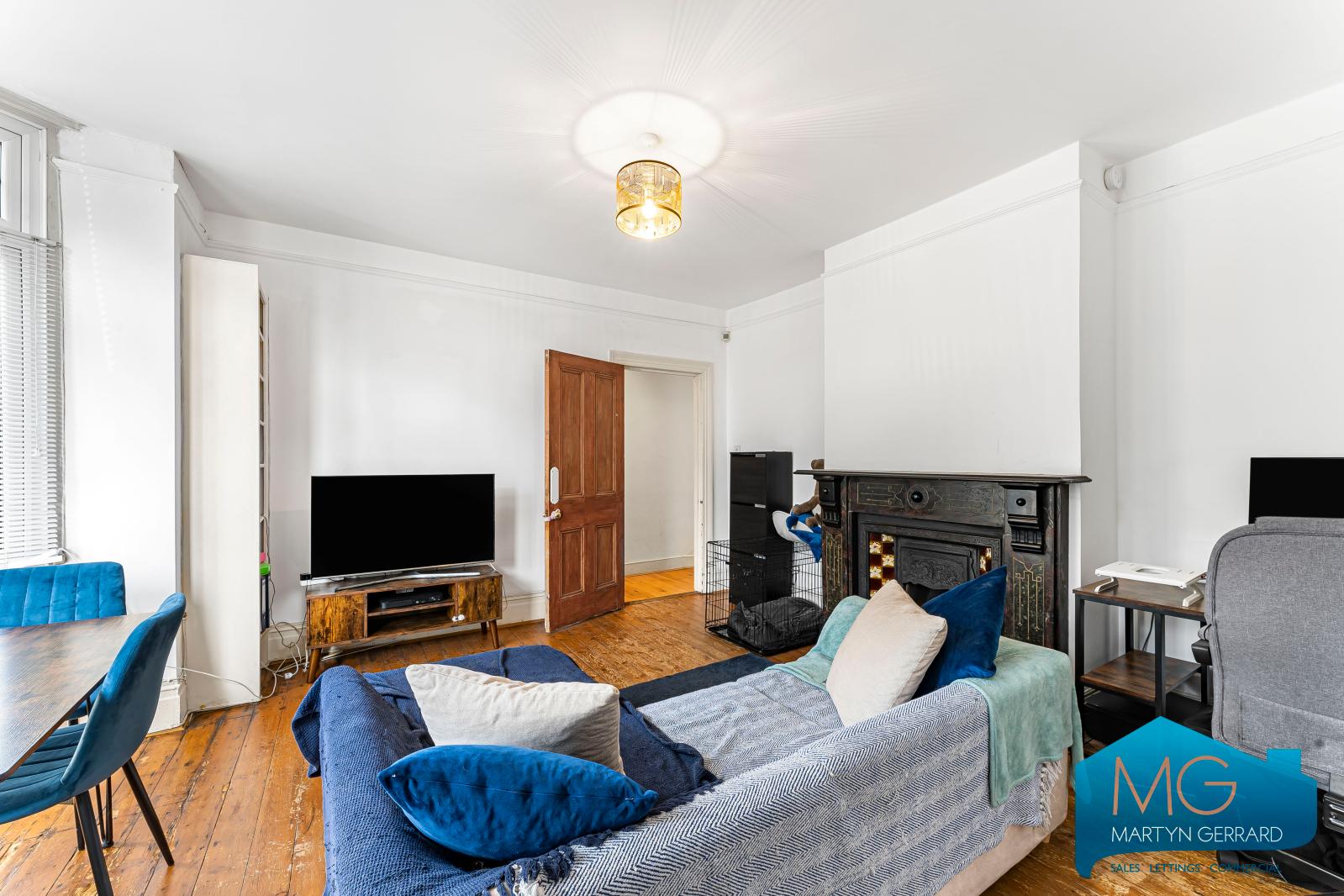 2 bedroom Ground Floor Flat to rent - Martyn Gerrard