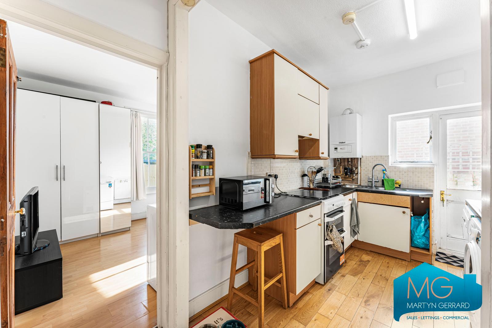 2 bedroom Ground Floor Flat to rent - Martyn Gerrard