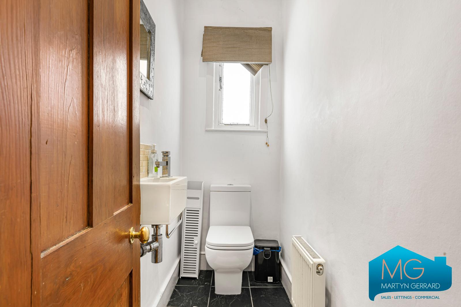 2 bedroom Ground Floor Flat to rent - Martyn Gerrard