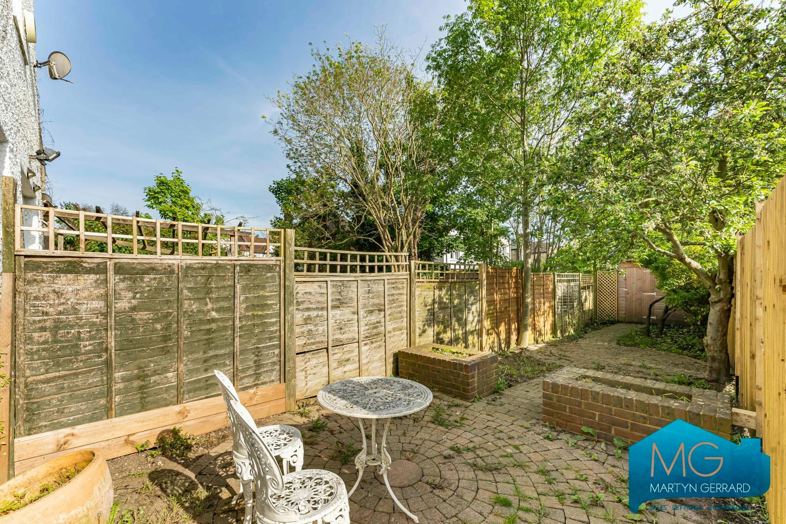 2 bedroom Ground Floor Flat to rent - Martyn Gerrard