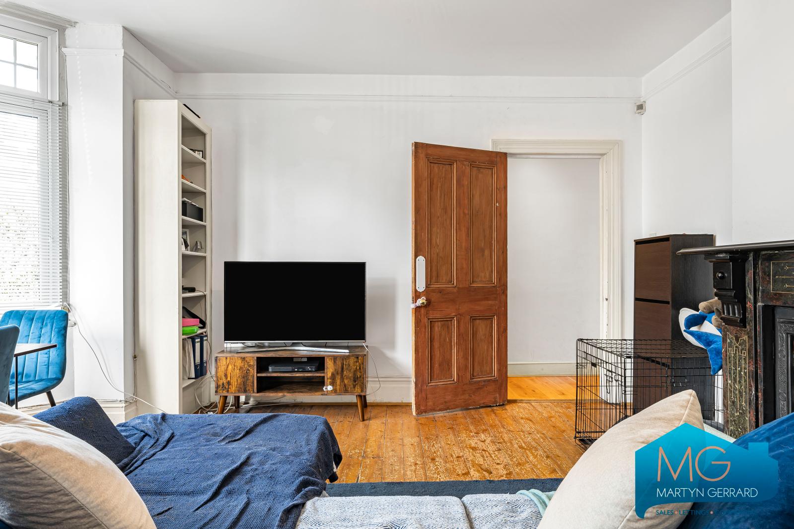 2 bedroom Ground Floor Flat to rent - Martyn Gerrard