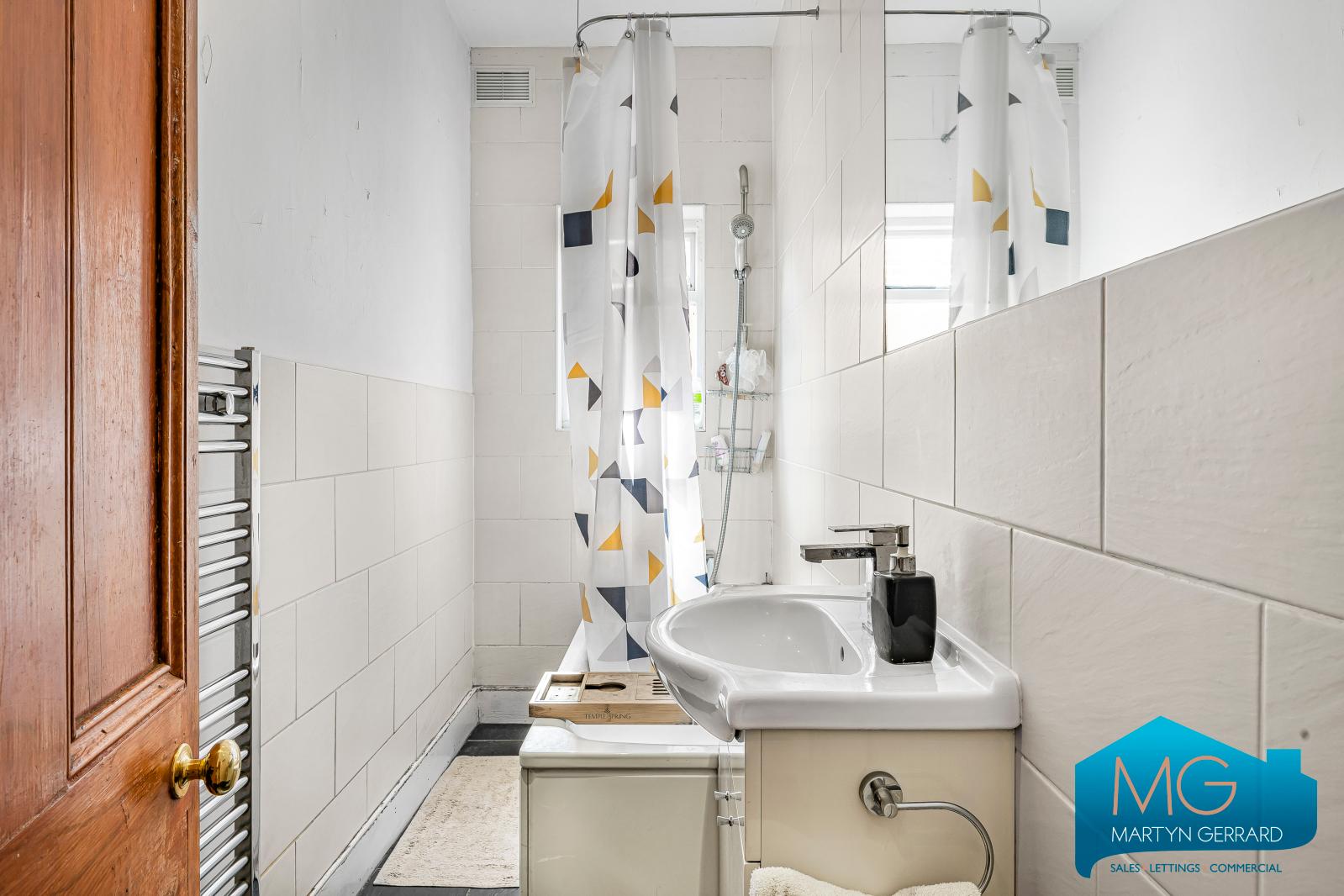 2 bedroom Ground Floor Flat to rent - Martyn Gerrard